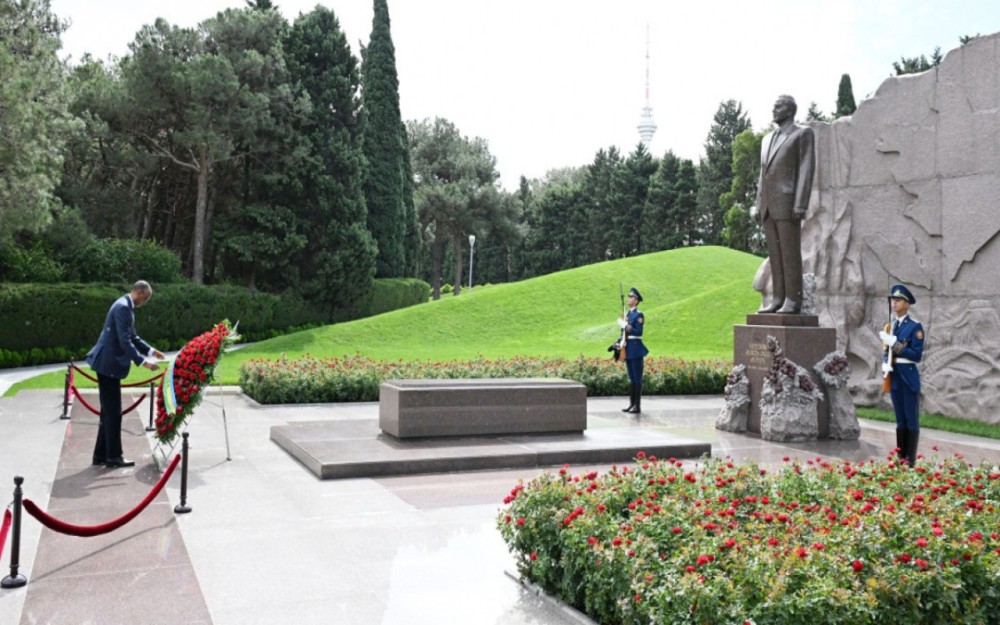 Ruanda prezidenti Fəxri və Şəhidlər xiyabanlarını ziyarət edib -FOTOLAR (YENİLƏNİB)